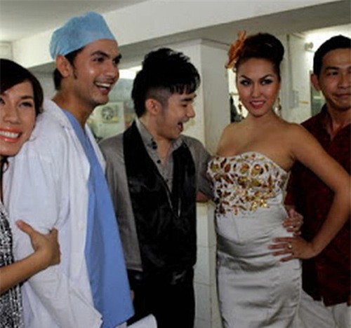 Sao Việt bị nhìn trộm vòng 1 vì ăn vận phóng khoáng - 3