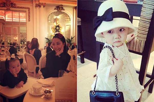 Trên trang cá nhân, Linh Nga nhiều lần khoe ảnh Luna (tên thật là Nguyễn Khánh Linh Linh) diện những trang phục xinh xắn và tạo dáng chuyên nghiệp không kém mẹ. Mỗi khi đưa con gái đi chơi, Linh Nga thường chọn trang phục ton sur ton cho hai mẹ con.