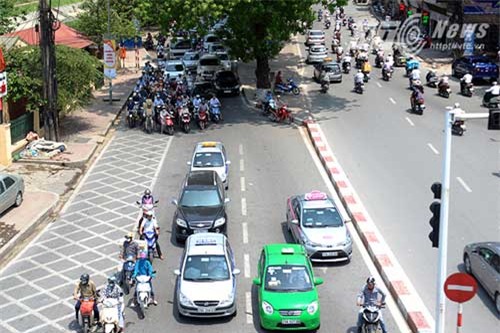 taxi, nắng nóng, chặt chém, tăng giá, ngày hè, ô tô, khách hàng, nắng-nóng, chặt-chém, tăng-giá, ngày-hè, ô-tô, khách-hàng
