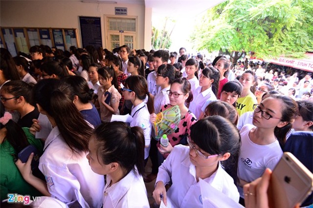 Nhiều thí sinh quên chứng minh thư trong ngày thi đầu tiên