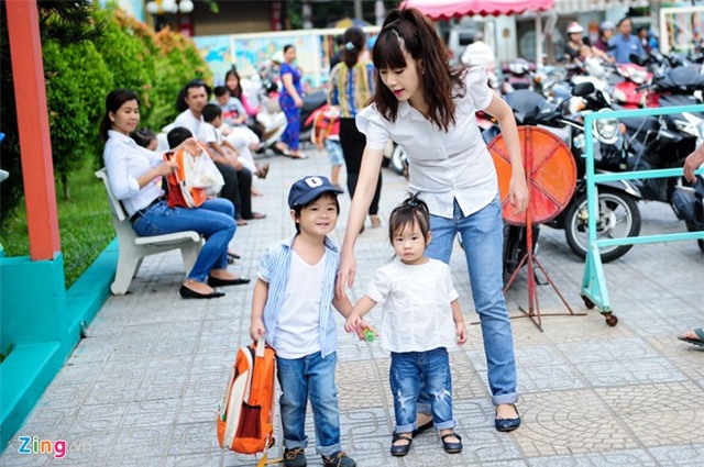 Một ngày tất bật của Minh Hà khi Lý Hải vắng nhà