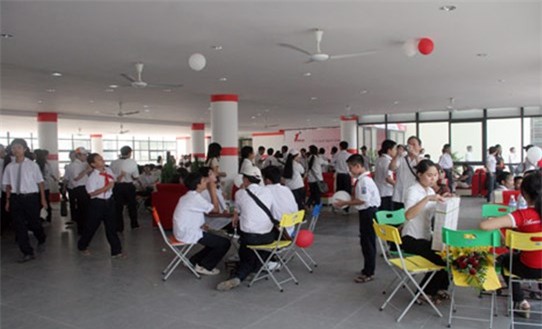 truong Ams tuyen sinh