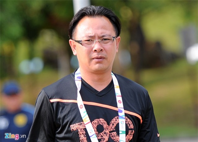 U23 Malaysia tập kín, dùng xe tải chở đá lạnh giải nhiệt