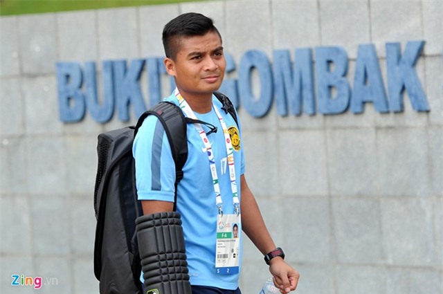 U23 Malaysia tập kín, dùng xe tải chở đá lạnh giải nhiệt