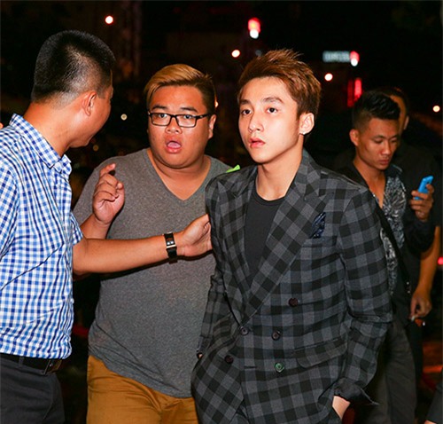 Sơn Tùng M-TP khó xử khi gặp 