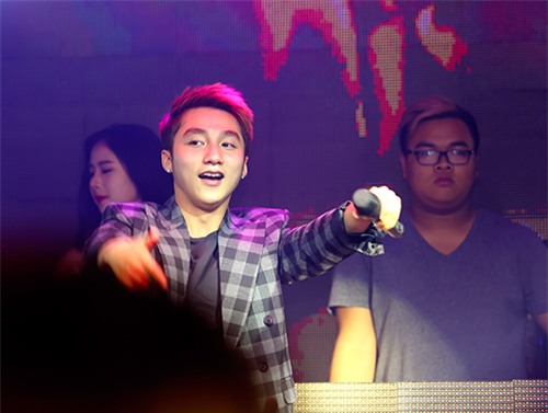 Sơn Tùng M-TP khó xử khi gặp 