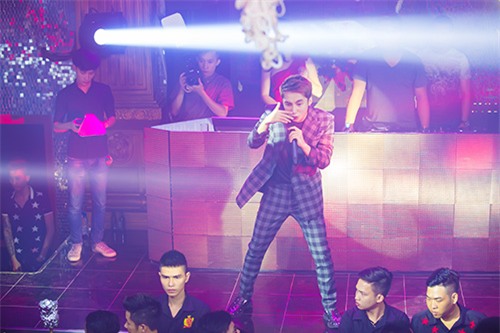 Sơn Tùng M-TP khó xử khi gặp 