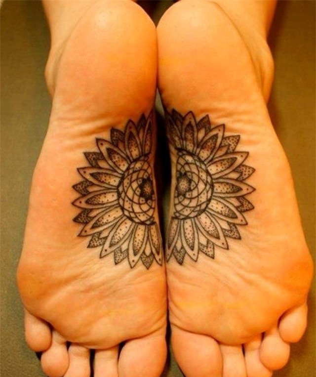 Mốt xăm mu bàn chân cá tính của giới trẻ