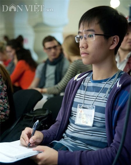 Nguyễn Huy Trường Nam trong một buổi hội thảo dành cho các tài năng kỹ thuật trẻ tại Trung tâm Công nghệ Slokovo ( Moskva) - năm 2012.