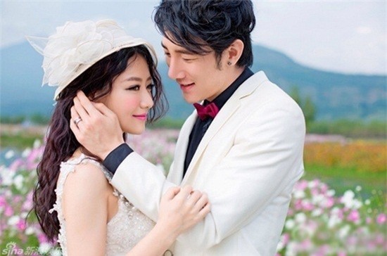 Tuy nhiên vào năm 2013, Bạch Băng tuyên bố có bầu và sẽ kết hôn. Chồng của cô không phải là đại gia cũng không phải là ngôi sao lớn, mà chỉ là một người mẫu trẻ ít tiếng tăm.