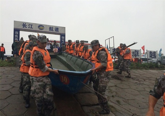 Hiện trường vụ chìm tàu chở 458 người ở Trung Quốc