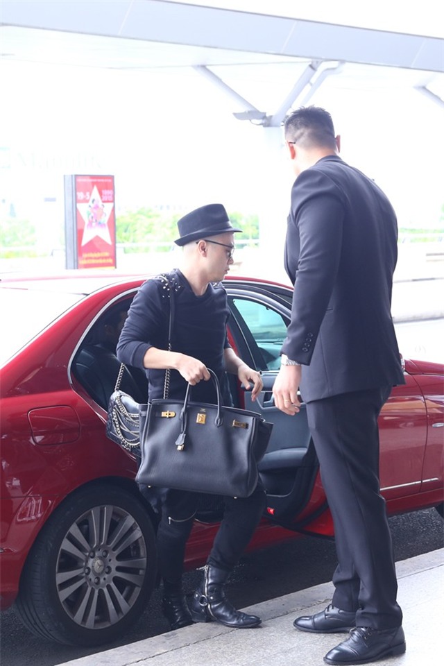 Đỗ Mạnh Cường có vệ sĩ riêng tháp tùng ra sân bay