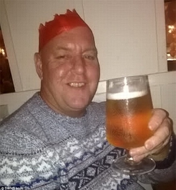 ghê rợn phát hiện sên trong rượu táo đang uống dở 1