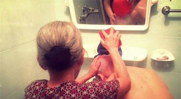 cụ già siêu lãng mạn