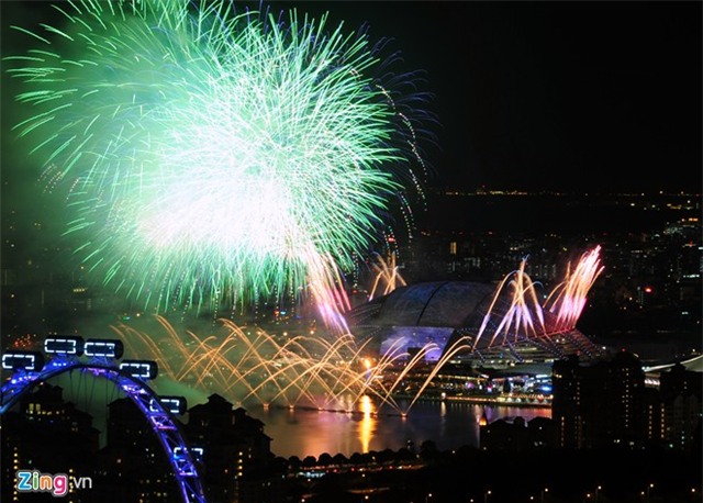 Pháo hoa rực sáng SVĐ quốc gia Singapore