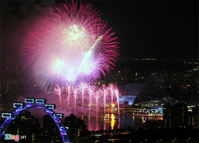 Pháo hoa rực sáng SVĐ quốc gia Singapore