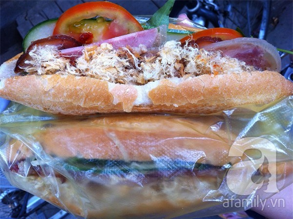 Cận cảnh 2 tiệm bánh mì ở Hội An ngon nổi tiếng thế giới 5