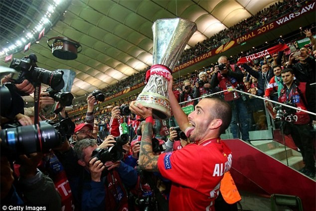 Barcelona chiêu mộ Aleix Vidal với giá 7,5 triệu bảng