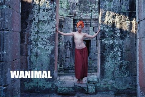 Bức ảnh thiếu nữ khỏa thân tại đền Angcowat, Campuchia.