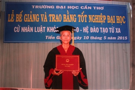 Phan Thị Kim Hoa, cử nhân luật, đòi công bằng, 55 tuổi, hiếu học
