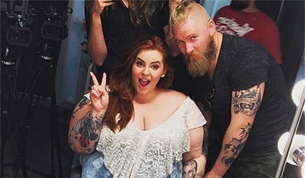 Tess và vị hôn phu Nick Holiday