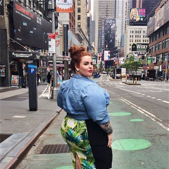 Tess và vị hôn phu Nick Holiday