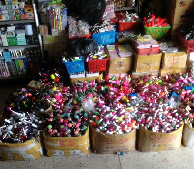 Mỹ phẩm ‘hàng hiệu siêu rẻ’ bán đầy đường