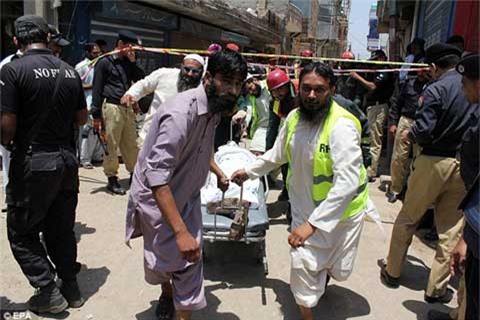 Pakistan, đánh bom liều chết