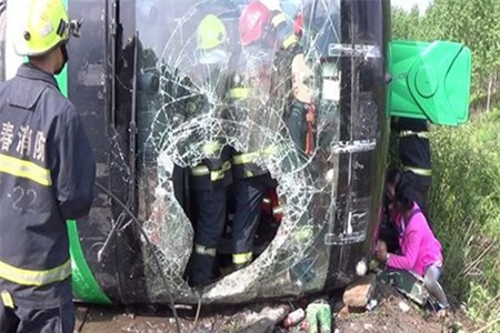 Bo hi sinh than minh bao ve con trai trong tai nan tham khoc