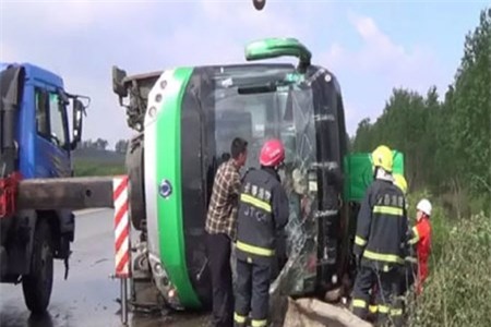 Bo hi sinh than minh bao ve con trai trong tai nan tham khoc