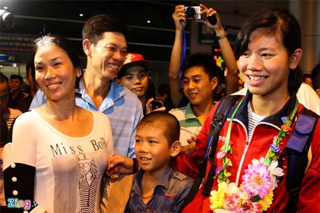 Gia đình Ánh Viên và đơn vị