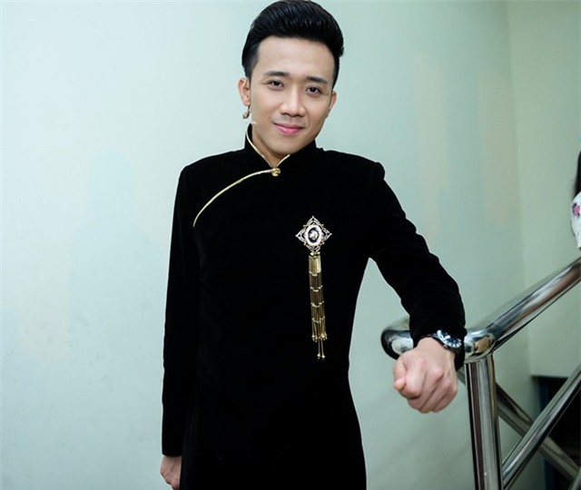 Hoài Linh, Việt Hương mặc đồ đôi ở chung kết Cười Xuyên Việt