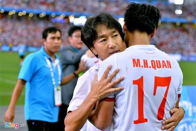 Cổ động viên Việt Nam khóc cùng tuyển thủ U23