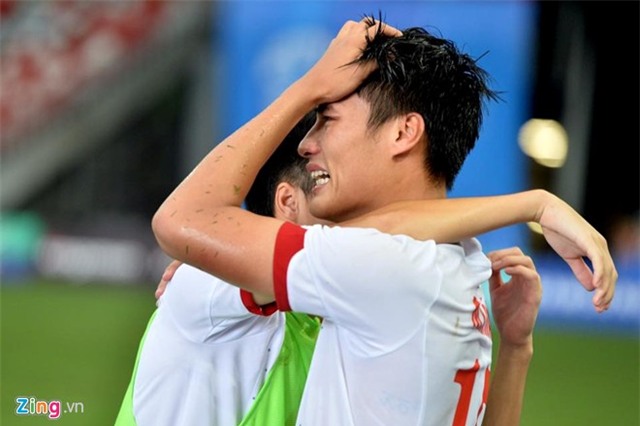 Cổ động viên Việt Nam khóc cùng tuyển thủ U23