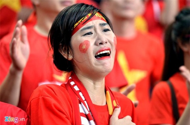 Cổ động viên Việt Nam khóc cùng tuyển thủ U23
