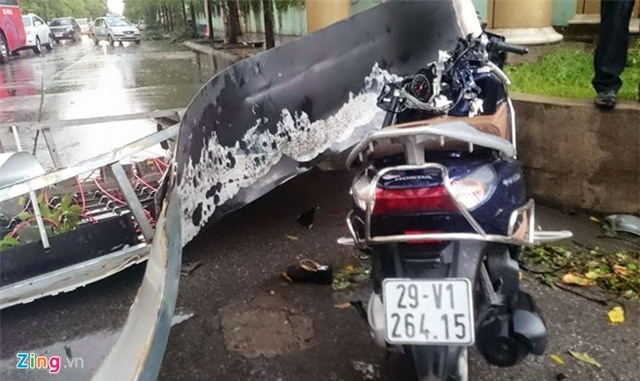 Hai người chết, hơn 10 người nhập viện vì dông lớn