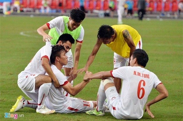 Thất bại trước U23 Myanmar khiến các cầu thủ U23 Việt Nam sụp đổ. Ảnh: Anh Tuấn