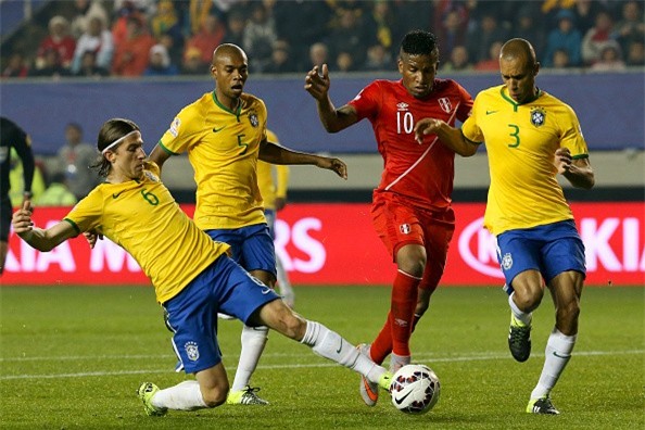 Brazil thắng ngược Peru 2-1 nhờ pha lập công phút bù giờ