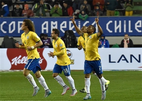 Brazil thắng ngược Peru 2-1 nhờ pha lập công phút bù giờ