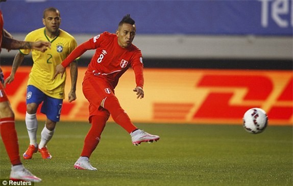 Brazil thắng ngược Peru 2-1 nhờ pha lập công phút bù giờ