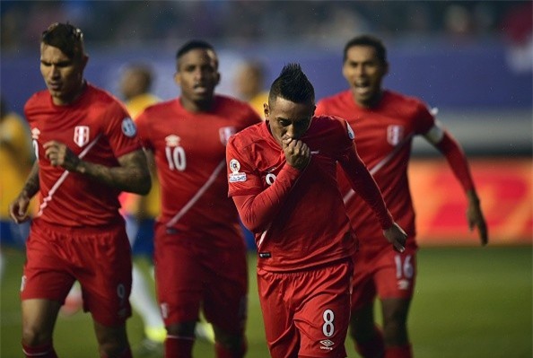 Brazil thắng ngược Peru 2-1 nhờ pha lập công phút bù giờ