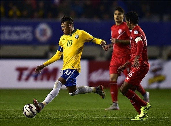 Brazil thắng ngược Peru 2-1 nhờ pha lập công phút bù giờ