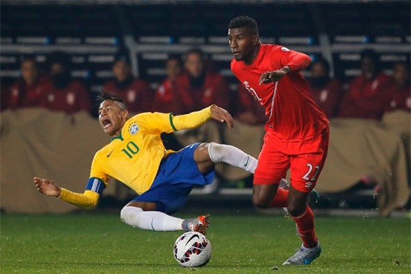 Brazil thắng ngược Peru 2-1 nhờ pha lập công phút bù giờ