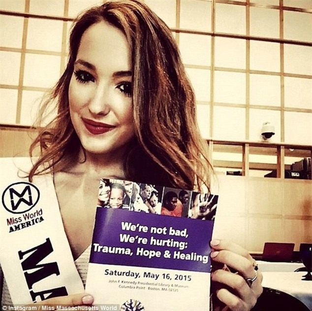 Hiện tại, tân hoa hậu bang Massachusetts đang là sinh viên năm thứ 3 của trườngĐại học Stonehill và làm việc tại Trung tâm Hy vọng và Hồi phục ở thành phố Lowel. Ảnh: Daily Mail