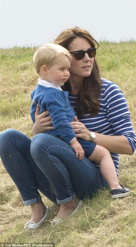 “Hoàng tử bé” ngộ nghĩnh ở sân chơi Polo