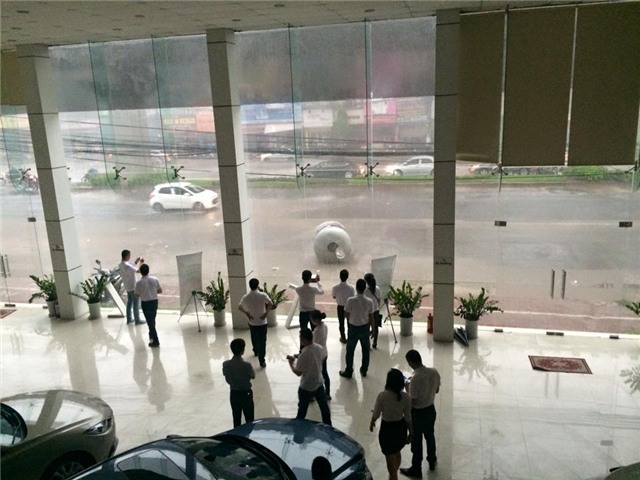 Chuyện khó tin, siêu dông, Hà Nội, cây xanh, cột đèn