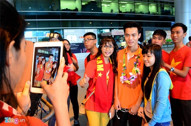 U23 VN trở về trong vòng tay người hâm mộ