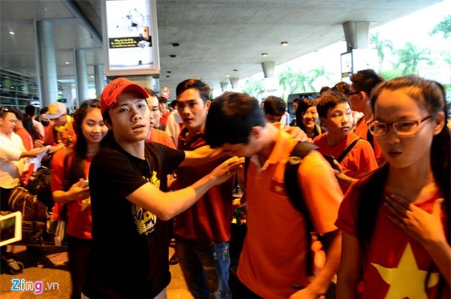 U23 VN trở về trong vòng tay người hâm mộ