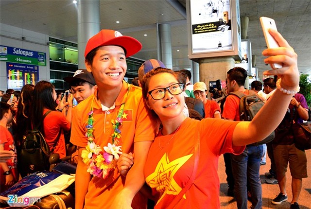 U23 VN trở về trong vòng tay người hâm mộ