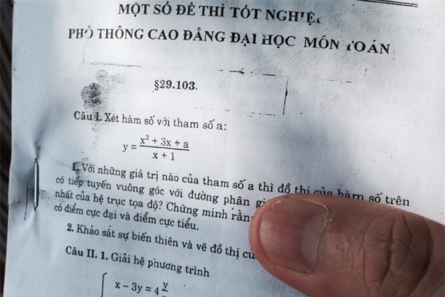 Cuốn “phao” môn Toán to bằng bàn tay được đưa giá 90.000đ.